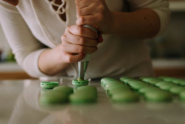 Maîtriser les techniques de pâtisserie avec les bons matériels