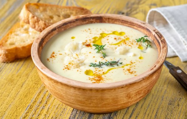 Quelle est la recette pour un velouté de céleri-rave à la pomme et noix?